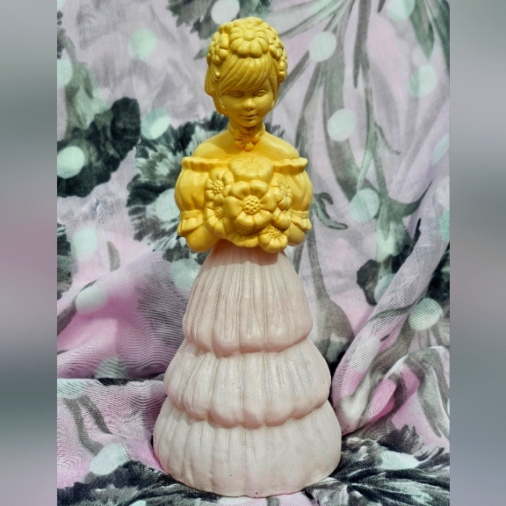 AVON COLLETIBLE VINTAGE BOTTLES FIGURINE GARDEN GIRL PINK CHARISMA